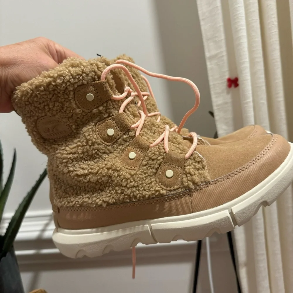 SOREL Joan shearling ankle boots Size 7.5